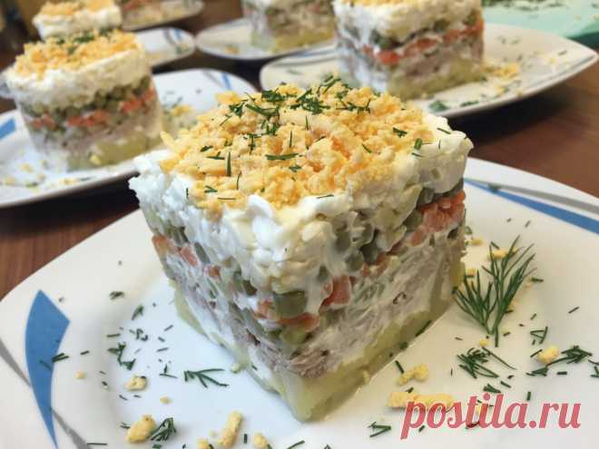 Слоеный салат с тунцом