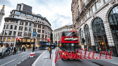 В музее Лондона экоактивисты распылили крахмал на скелет динозавра. Активисты экологического движения Just Stop Oil распылили крахмал на скелет динозавра в музее Лондона. Читать далее