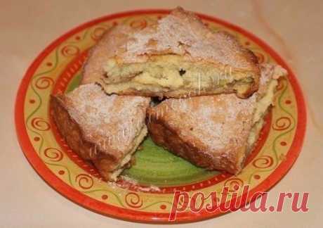Шарлотка с бананами

Ингредиенты:
Яйца куриные: 3 шт; 
Сахар: 200 грамм; 
Мука: 200 грамм; 
Разрыхлитель: 1 чайная ложка; 
Банан: 2 шт; 
Масло сливочное (для смазывания): 20 гр; 
Сахарная пудра: 2 столовые ложки.

Приготовление::
1. Банановая шарлотка ничем не хуже классической (яблочной), а готовить ее даже чуть проще. Она наверняка прийдется по вкусу всем сладкоежкам и любителям бананового вкуса. Предлагаю Вам попробовать, получается очень вкусно.
2. В глубокое блюдо раз...