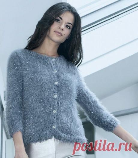 Серый жакет из фасонной пряжи Вяжем жилет спицами из пушистой пряжи