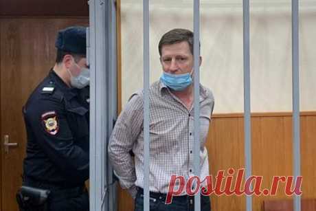 Прокурор попросил присяжных признать экс-губернатора Фургала виновным в убийстве. В Люберецком городском суде Московской области начались прения сторон по уголовному делу бывшего губернатора Хабаровского края Сергея Фургала, обвиняемого в организации убийства и покушении на конкурентов. На заседании представитель прокуратуры просил присяжных заседателей признать его виновным.