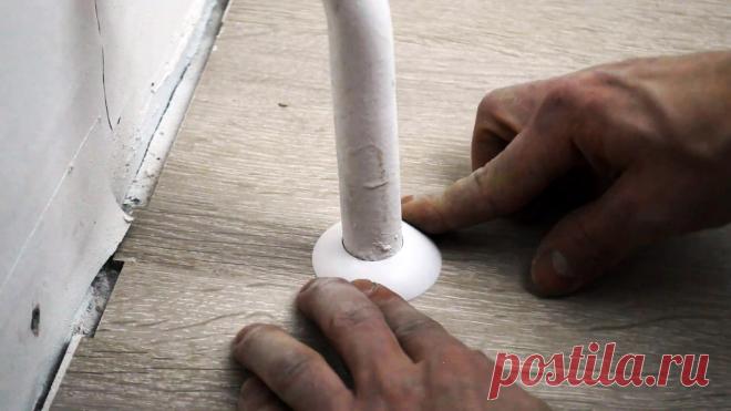 Как обойти трубу ламинатом незаметно При укладке ламината может возникнуть ситуация, когда под стеной мешает вертикальная труба водопровода, отопления, или газа. Это один из самых сложных участков, но и его можно уложить красиво. Обход трубы делается элементарно, хотя и требует потратить время. Что потребуется: дрель; коронка по