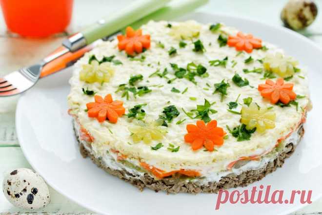 Слоёный салат с куриной печенью и соленым огурцом рецепт с фото пошагово