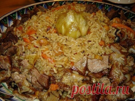 Плов на любой вкус - 10 рецептов

ПЛОВ ОГУДЖАЛИНСКИЙ

Ингредиенты:
1,5 стакана риса,
750 г баранины,
4 луковицы,
3—4 моркови,
1 стакан кунжутного масла,
1,5 стакана урюка,
2 ч. ложки ажгона,
1 ч. ложка молотого красного перца,
2 щепотки шафрана,
по 2 ст. ложки измельченной зелени петрушки и укропа,
соль.

Приготовление:
Куски баранины по 50—60 г обжарить в сильно разогретом кунжутном масле, добавить нашинкованный лук, нарезанную соломкой морковь, жарить вместе еще 20 минут...