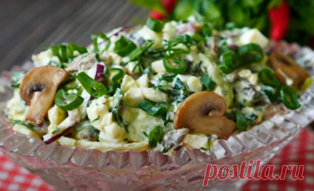 Очень вкусный салат «Любимый» - Вкусные рецепты - медиаплатформа МирТесен Предлагаем вам рецепт очень вкусного и интересного салатика с грибами и овощами. Он отлично впишется в летнее меню, получается вкусным и ароматным. Салатик можно использовать в качестве блюда к ужину, его вкус точно понравится вашим близким. Необходимые продукты 300 грамм грибов 4 куриных яйца 1