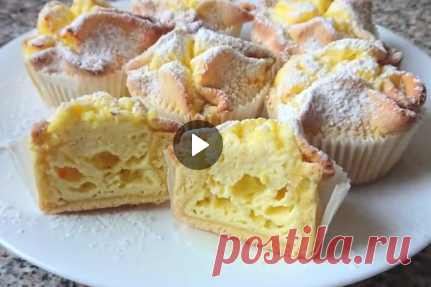 Итальянские пирожные Соффиони
на 6 порций:
1 яйцо мука - 150 гр сахар - 40 гр оливковое или сливочное масло - 25 гр цедра 1 лимона
крем:
рикотта - 200 гр сахар - 50 гр 1 яйцо по желанию ванилин