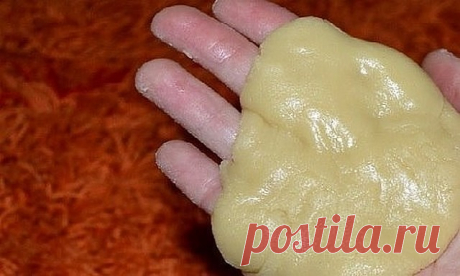 Компресс от сильного кашля! Лечит за вечер.

Хочу поделиться рецептом лепёшки которой всегда пользуюсь при бронхитах:

1 ст. л. мёда,
1 ст. л. сухой горчицы,
1 ст. л. уксуса,
1 ст. л. подсолнечного масла,
муки столько,чтобы можно было лепить.

Лепёшку на грудки или спинку кладу под пелёночку(только не целофан!!!),нужно туго обмотать ребёнка шерстяным шарфом и т.п.на всю ночь.
Как известно, мёд обладает свойствами помогающими лечить многие 
заболевания, не прибегая к исполь...