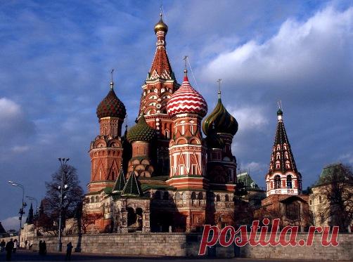 Храмы Москвы – краткое описание трех известных московских церквей: Пресвятой Богородицы, храма Христа Спасителя и Никольского.