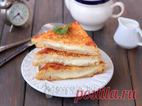Моцарелла в «карете» (Mozzarella in carrozza) — рецепт с фото и видео пошагово. Расплавленный сыр моцарелла в хрустящей золотистой хлебной "карете" - быстрое, простое и невероятно вкусное итальянское блюдо.