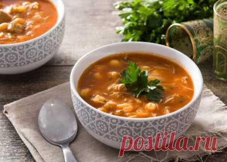 Как приготовить популярный марокканский суп Харира. Вкусно и без грамма мяса - Будет вкусно - 12 апреля - 43786868534 - Медиаплатформа МирТесен Этот вкусный суп из чечевицы и нута подают в Северной Африке в любое время года, но особенно он ассоциируется с месяцем Рамадан, когда его часто подают в перерыве между ежедневным постом. Суп харира — это сытный марокканский суп на томатной основе, приготовленный из бобовых, таких как чечевица - 12 апреля - 43786868534 - Медиаплатформа МирТесен