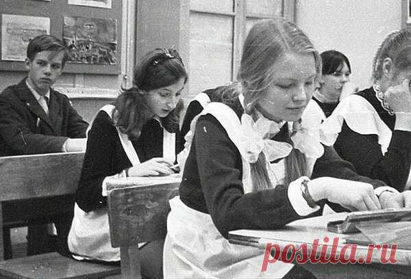 Три вещи, которые умели делать все советские дети, а сейчас не умеют Детство в СССР сильно отличалось от детства в современной России. И дело не только в гаджетах, интернете и технологиях. В СССР детей совсем иначе учили и готовили к жизни. Мне кажется, что некоторые н…