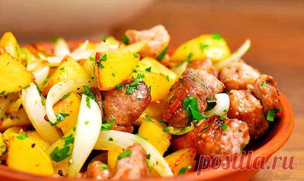 Мясо с картошкой на сковороде «Оджахури» - БУДЕТ ВКУСНО! - медиаплатформа МирТесен Вариация грузинского блюда «Оджахури» - очень вкусное мясо с картошкой и луком на сковороде. Ингредиенты: Мясо (я готовила из свиного ошейка) – 700 г Картофель – 1 кг Лук – 4 шт. (400 г) Чеснок – 1-2 зубчика Соль, черный молотый перец – по вкусу Молотый кориандр – 1 ч. л. (без горки) Петрушка – 1
