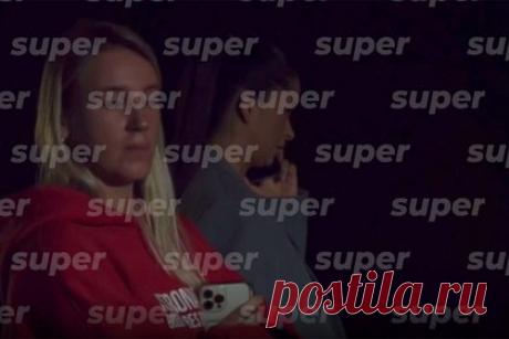 Известная блогерша сорвала съемки нового шоу с Бузовой и Дибровым. Российская блогерша Алина Акилова сорвала съемки нового ток-шоу «Это нормально?» с ведущими Ольгой Бузовой и Дмитрием Дибровым, которое начнет выходить в феврале. Причиной стал тот факт, что вместе с ней в выпуске должен был сниматься бывший муж, блогер Николай Сердюков.