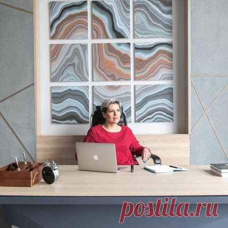 ВНИМАНИЕ, ПРАКТИКА!
Упражнение “Как справиться с любой ситуацией?”. 💠Опиши ситуацию. Что происходит? Без эмоций, ярлыков и обвинений, в терминах действия, как ее описал бы случайный зритель. Например: “Вася подбежал к Сереже (ко мне, к продавщице и т.д.) и ударил его/меня/ее по лицу”.
Ошибочное описание: “Злобный Вася набросился на беззащитного Сережу и избил его!”
Улавливаешь разницу? В первом случае просто описание, а во втором мнение, суждение👌