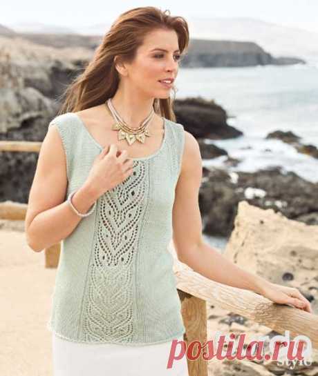 Топ вязаный с ажурной вставкой. Top knitted with lace insert |