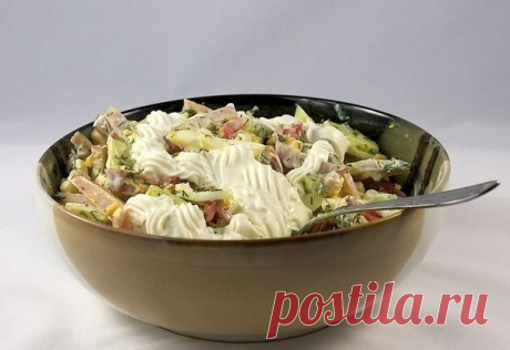 Салат с яйцом и ветчиной.
Вам потребуется: 400-500 г подкопченой ветчины 4 яйца 1 сладкий перец 1 огурец 1 банка (350 г) консервированной кукурузы небольшой пучок свежего укропа майонез сольКак готовить:1. Подготовьте ингредиенты: сварите яйца вкрутую, помойте болгарский...