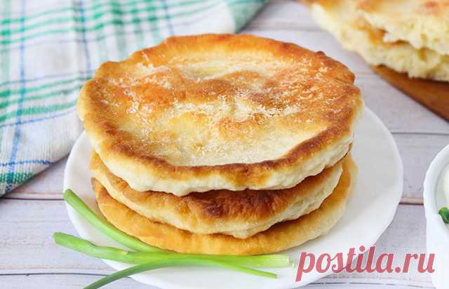 Пышные лепешки на кефире: быстрый рецепт необычайной вкуснятины! Подаю вместо хлеба. — Готовим дома