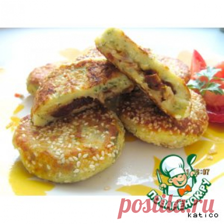 Творожные зразы с начинкой из сыра и вяленых помидоров - кулинарный рецепт