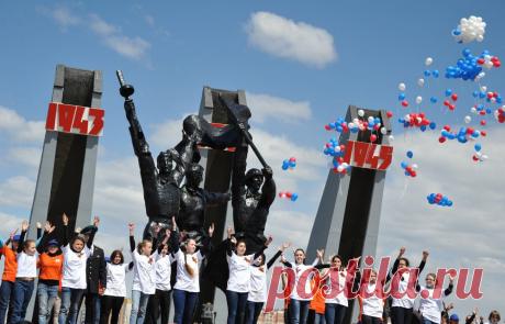 Мемориала &quot;Боевая слава забайкальцев&quot; в Чите  © Евгений Епанчинцев/ТАСС  | ТАСС: Общество - Как отметили День Победы в городах России