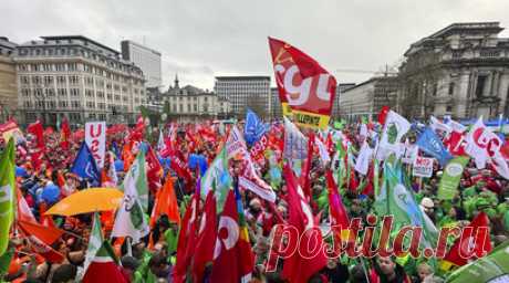 В Брюсселе прошла демонстрация с требованием не тратить средства ЕС на оружие. Тысячи демонстрантов в Брюсселе потребовали от властей европейских стран не тратить средства ЕС на оружие. Читать далее