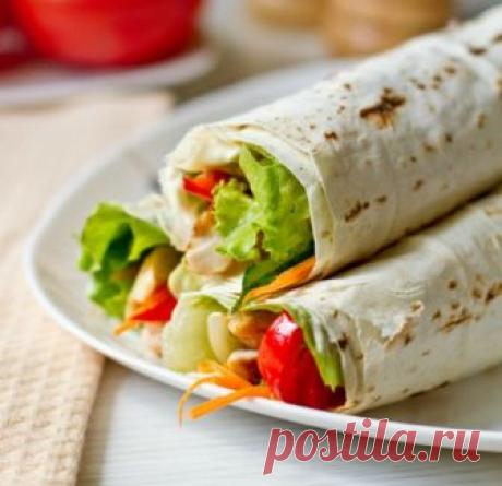 Ролл из лаваша с курицей