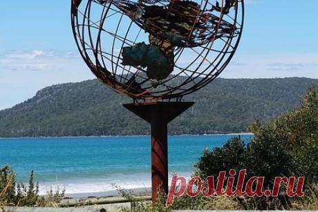 Найден самый уродливый газон в мире. В австралийском штате Тасмания нашли самую некрасивую лужайку. Ее хозяйка, жительница города Сэндфорд Кэтлин Мюррэй, стала победительницей конкурса «Самый уродливый газон в мире» и получила от организаторов соревнования футболку с соответствующей надписью в качестве приза.