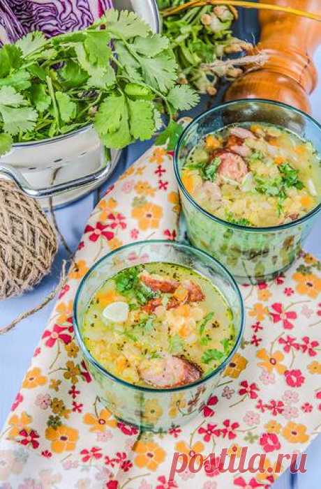 Чечевичный суп с копчеными колбасками.