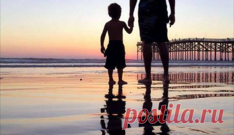 4. Дети копируют родителей. Нет смысла ругать их за недостатки, которые они переняли от вас. 5. Почаще предоставляйте ребёнку выбор. Например: что (и сколько) поесть, во что играть, где гулять… Так он учится. 6. По-возможности, не мешайте ему получать негативный опыт. Пусть ошибается: опыт лучше нудежа. 7. Лучше страховать ребёнка на опасных «лазилках», чем пугать его возможными опасностями. Вопрос №1, помните? 8. Заботьтесь о ребёнке там, где он сам не может о себе позаботиться, и не…