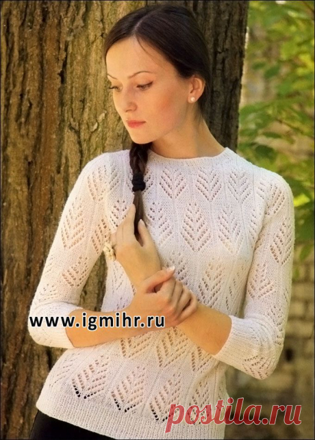 Женственный ажурный пуловер белого цвета. Спицы.
