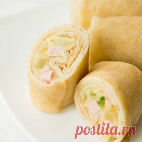Блины, фаршированные картофелем, колбасой и солеными огурчиками - МирТесен