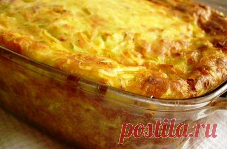 Готовлю третий день подряд. Блюдо – чудесное, без возни и еще за копейки Кабачки являются универсальным овощем, из которого прекрасно получаются как сладкие, так и соленые блюда, как в духовке, так и на сковороде. Для приготовления  вам потребуются такие ингредиенты: — кабачки, 400 г; — сметана, 100 г; — яйца, 2 шт; — сыр, 100 г; — мука, 150 г; — соль, перец; — зелень; — сода гашенная […]