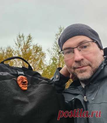 "Горе не лечат. Горе слушают — чтобы оно смогло рассказать себя до конца". Как же мне хорошо легли на душу эти слова Поль-Клода Ракамье (спасибо Ксении Канской за их цитирование). Горе - не болезнь, это сложная работа души по принятию тех утрат, которые постигают нас на жизненном пути. По отпусканию того, что уже ушло, но с чем наша душа еще связана незримой нитью, не давая двигаться дальше. Оно - измерение той ценности, которой обладало утраченное. Но для всего этого горе...