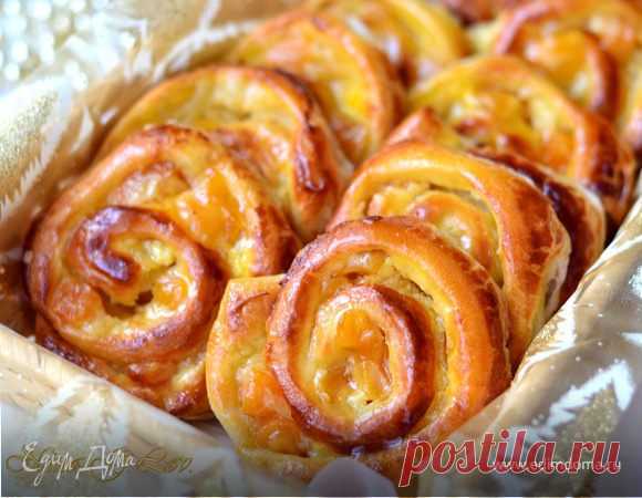 Изумительные ванильные французские булочки (Pain aux raisins). Ингредиенты: вода, яйца куриные, тесто слоеное дрожжевое