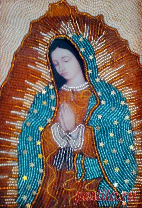 VIRGEN DE GUADALUPE 
Imagen decorada con chaquiras