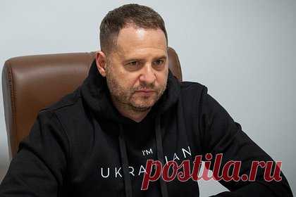 Офис Зеленского поздравил с днем рождения собаку. Глава офиса Владимира Зеленского Андрей Ермак поздравил с днем рождения служебную собаку Патрона. «Поздравляю, друг Патрон, с днем рождения. Жму лапу. Желаю вкусно отпраздновать и победы Украины», — написал Ермак. В мае 2022 года Зеленский вручил Патрону награду за помощь в разминировании территории.