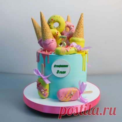 Торт со сладостями
