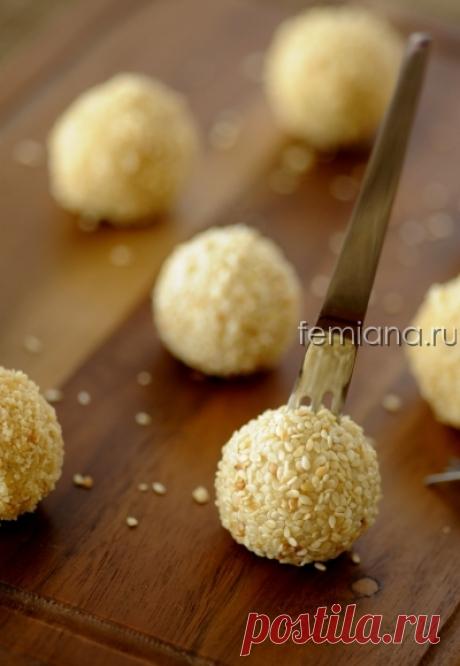 Вкусная закуска: сырно-мясные шарики в кунжуте | FEMIANA