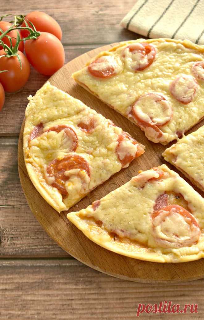 Пицца в мультиварке с колбасой и сыром из слоеного теста рецепт с фото пошагово