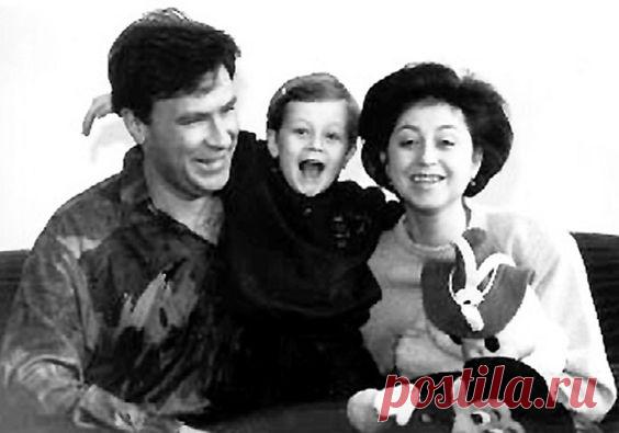 Елена ВОДОРЕЗОВА (БУЯНОВА) смогла простить мужу Сергею измену, после чего он остался в семье.