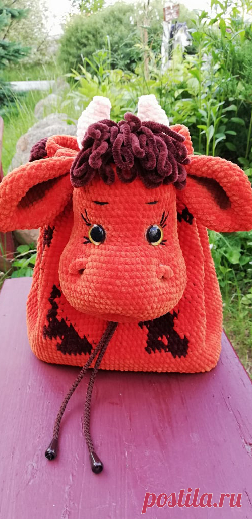 PDF Рюкзак Бычок Милок крючком. FREE crochet pattern; Аmigurumi animal patterns. Амигуруми схемы и описания на русском. Вязаные игрушки и поделки своими руками #amimore - корова, коровка, телёнок, плюшевый бык рюкзачок, бычок из плюшевой пряжи.