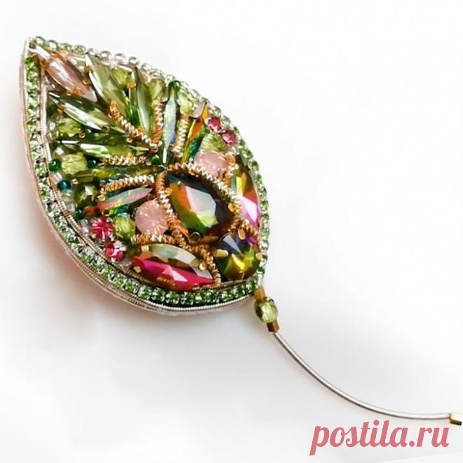 Как сделать простую брошь из бисера и бусин своими руками