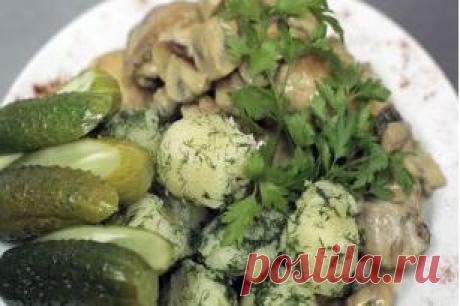 Пулярда в грибном соусе | АиФ Кухня
Ингредиенты
Курица - 1 шт.
Шампиньоны - 8 шт.
Сливки - 0.5 стак.
Сок лимона - По вкусу
Масло сливочное - По вкусу
Масло растительное - По вкусу
Соль - По вкусу
Перец - По вкусу
Пряности - По вкусу
Бульонный кубик куриный- 1 шт.