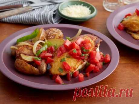 Куриные грудки с пармезаном и печеным картофелем — рецепт