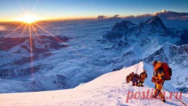 Чек-лист восхождения на Эверест — цифры и факты - Мужской журнал JK Men's Эверест - высшая вершина мира (8848 м) является заветной мечтой каждого альпиниста. Расположилась она в Гималаях...