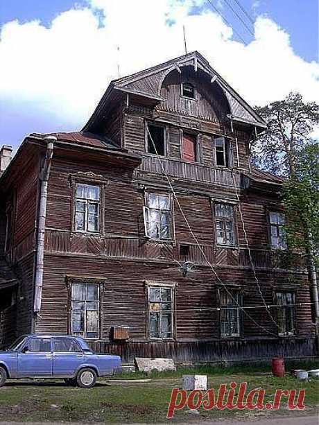 ЛИНТУЛЬСКИЙ СВЯТО-ТРОИЦКИЙ МОНАСТЫРЬ (пос. Огоньки, Выборгский р-н). Первый жен. мон. в Финляндии. Осн. в 1894 тайным советником Ф.П. Нероновым в приобретенной для этой цели усадьбе Линтула.В 1939 в связи с нач. Сов.-финл. войны все 40 монахинь уехали в Финляндию, удалось спасти только чтимую Иерусалимскую икону Божией Матери. В ходе воен. действий в 1939-44 разрушены здания церкви и приюта.Монахини в 1946 переехали в с. Паллоки (Финляндия), где в 1973 была освящена новая ц. Пресв. Троицы.