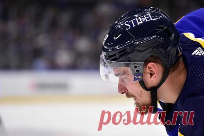 Российского игрока клуба НХЛ выгнали с площадки за удар соперника головой. Российский нападающий «Сет-Луис Блюз» Павел Бучневич получил матч-штраф после драки во встрече регулярного чемпионата НХЛ против «Аризона Койотс». Игрока выгнали с площадки за удар головой нападающего «Койотс» Лоусона Крауза. При этом канадец получил две минуты штрафа за то, что ударил россиянина клюшкой.