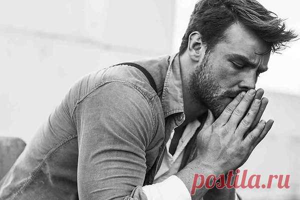 — Скучаешь?..
— Скучаю!..
— Так что же не пишешь?..
— Боюсь не ответишь,боюсь не услышишь.
— А разве не глупо,скучать, и бояться?..
В двух строчках о главном,о чувствах признаться...
— Наверное глупо,наверное странно,
наверно трусиха –боюсь я о главном.