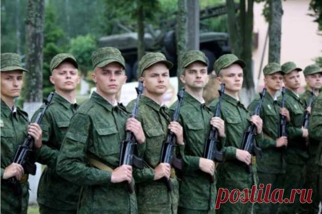 Вчера разговаривала с командиром, который называл своих бойцов-срочников «дети мои». Всё бы ничего, но и ему – года 23. Сам, как раньше говорили, салага, но очень возмущался моей снисходительности – «Им не по двенадцать лет! Не говорите о них, как о детях!». Говорил, что в день наступления ВСУ на Курскую область они же в себе страх побороли, и сделали это сразу – в первые же часы того дня. А если говорить проще, срочники этого командира увидели технику врага, сильно испуга...