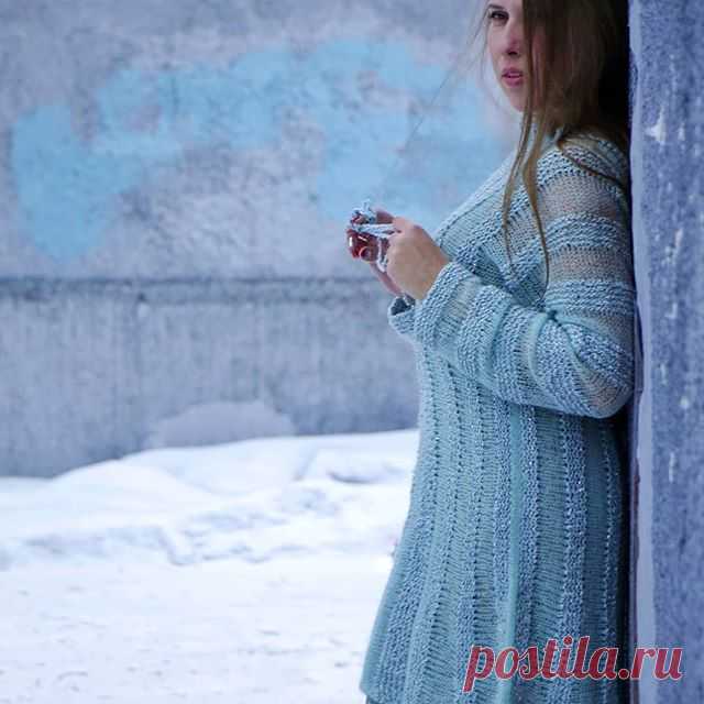 Это не просто кофта😋 эта вещь ещё может быть платьем...
Расход очень экономичен...
6,5 мотков @rodina_yarns POTALLE 
И 60 грамм мохера на шелке @sunny_yarn .
.
Ниточка очень лёгкая и объемная. Приятная на ощупь и с искринками серебра.  А серебро в этом сезоне очень актуально... Сколько курток у разных брендов именно в этом оттенке. Руки так и тянутся померить  лунный блеск. Этот металл итак идёт со мной по жизни. Даже отдаю предпочтение белому золоту...
.
.
.
#свитерручно...