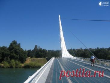 Солнечные Часы Калифорнии Этот удивительный мост сразу же после завершения строительства стал символом небольшого калифорнийского городка Реддинг. Белая стрела моста Сандиал протянулась через реку Сакраменто. Архитектором выступил, конечно же, никто иной как Сантьяго Калатрава. Те, кто знаком с его творчеством,...